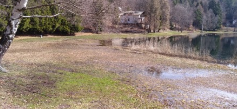 L'accesso al lago nella primavera del 2018 L'accesso al lago nella primavera del 2018